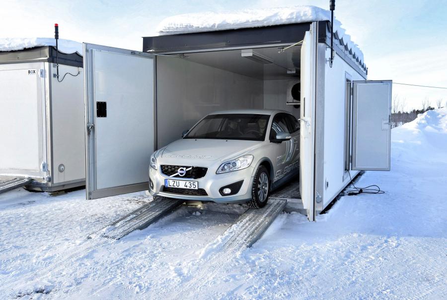  Volvo C30 Electric 2011 года  (фото 3 из 24)